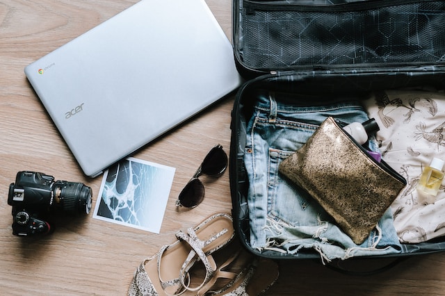 Picking and Packing with Precision: Why are Garment Finishing and Steaming Services Crucial?
