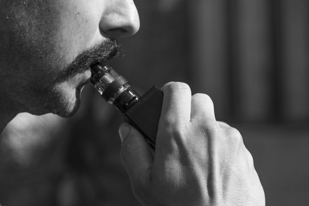 How To Vape? 7 Important Tips For Beginners 2 How To Vape