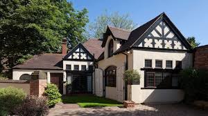 How Is a Carriage House Used Today?