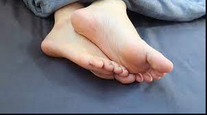 9 Must-Read Tips to Maintain Healthy Feet This 2023