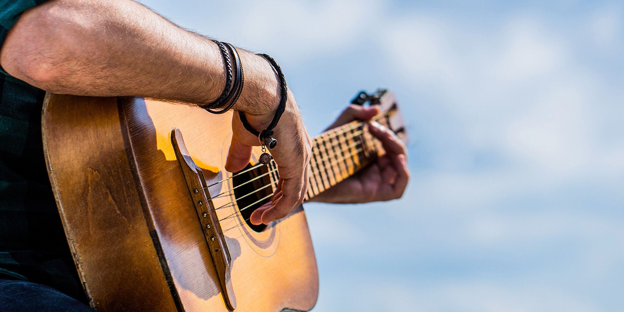 Curious About Buying a Guitar? Here’s How to Choose the Right One
