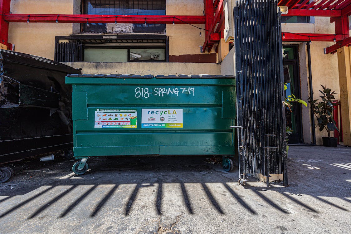 Advantages of Using a Dumpster Rental Company To Get Rid Of Your Trash