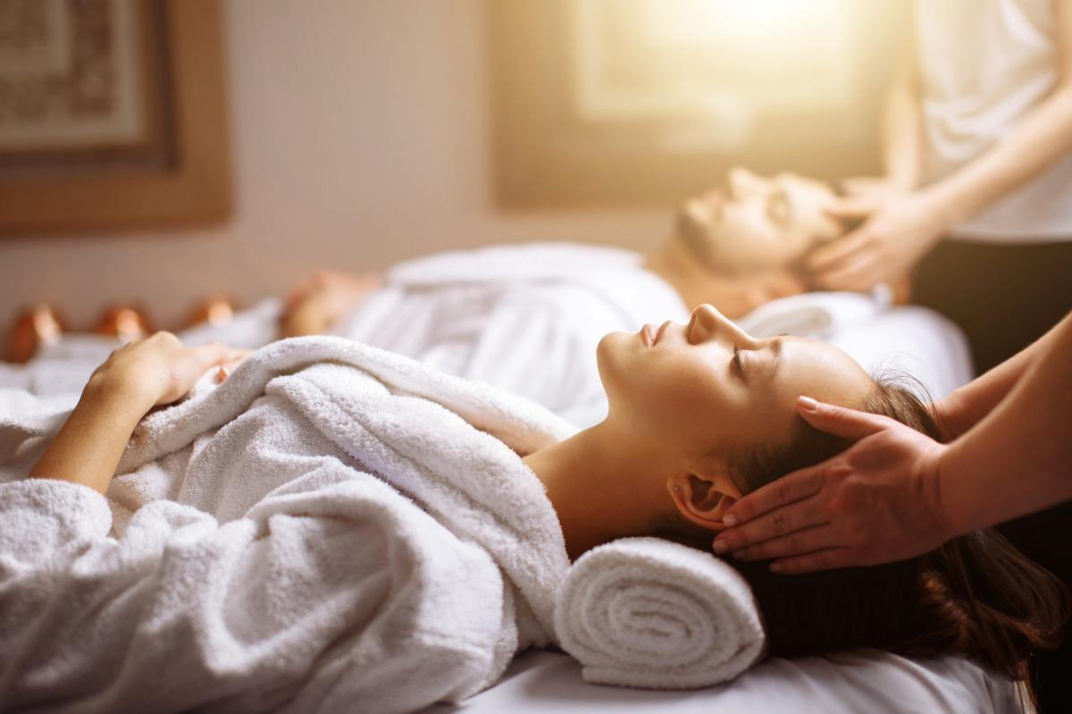 The Ultimate Guide to Couples Massage: Reconnecting and Relaxing Together