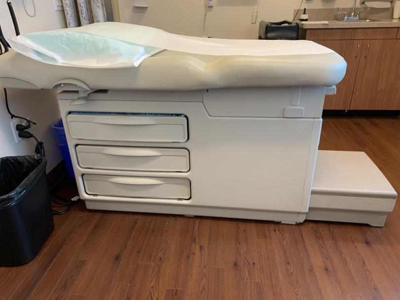 What Can You Expect from Modern Pre-Owned Medical Exam Tables? Your Guide to Affordable Innovation!" 1