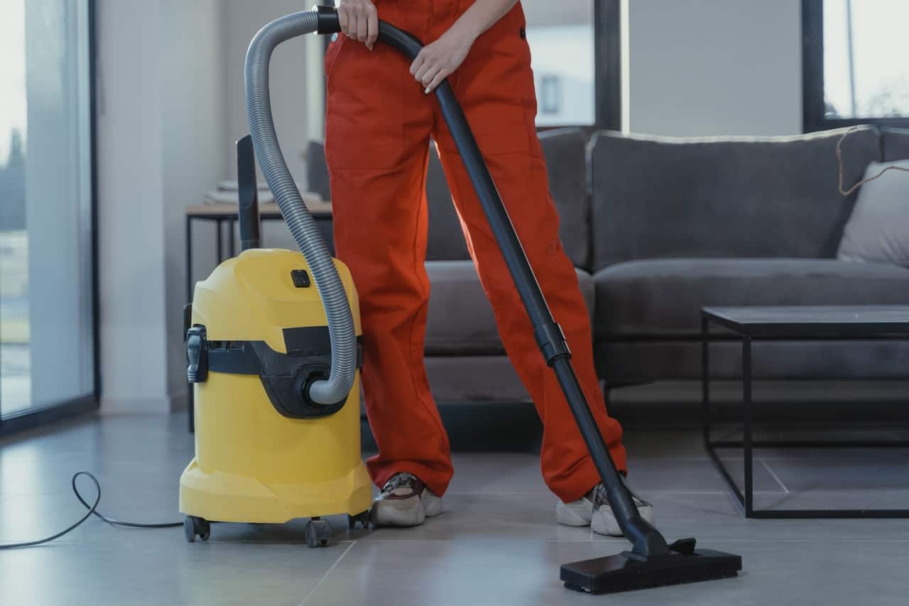 Professional Cleaning Services: The Key to a Spotless Home or Office
