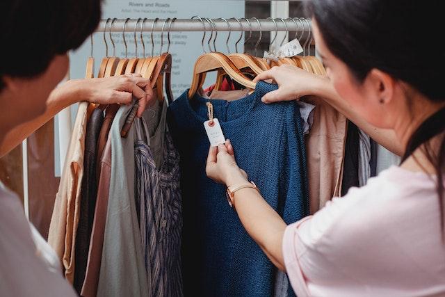 How to Add Trendy Fashion Pieces to Your Clothing Store
