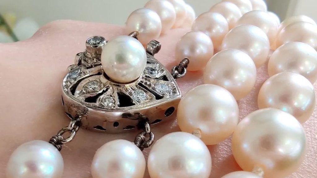 Elegance Redefined: A Deep Dive into the Timeless Pearl Jewellery Collection