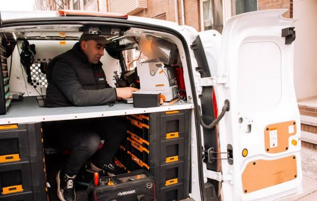 How a Mobile Locksmith Can Help with Your Home and Auto Security Needs