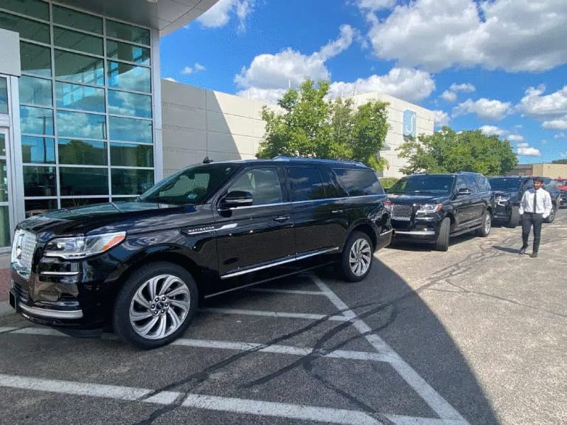 the Windy City Corporate Limo Services for Chicago Business Travel