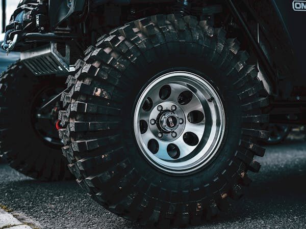 The Autocraze Advantage in 4×4 Wheel Customization