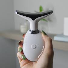 Youthful Skin at Your Fingertips: The Power of the Micro Glow Handset