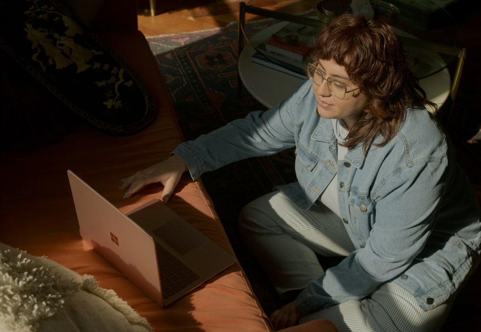 Finding Calm in the Chaos: Online Therapy for Anxiety 2 Finding Calm in the Chaos: Online Therapy for Anxiety