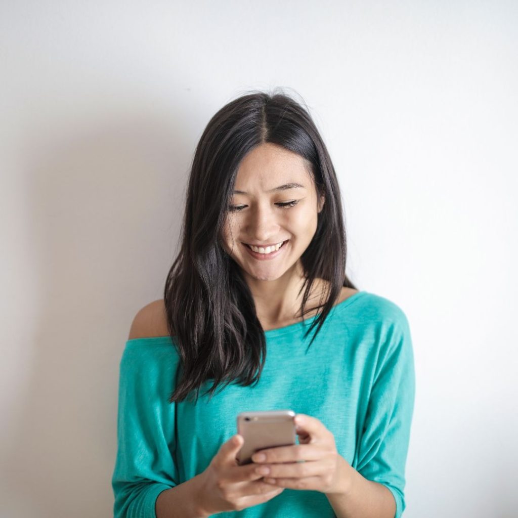 Top 7 Online Business Models Working Best For Full-Time Travelers In 2026 1